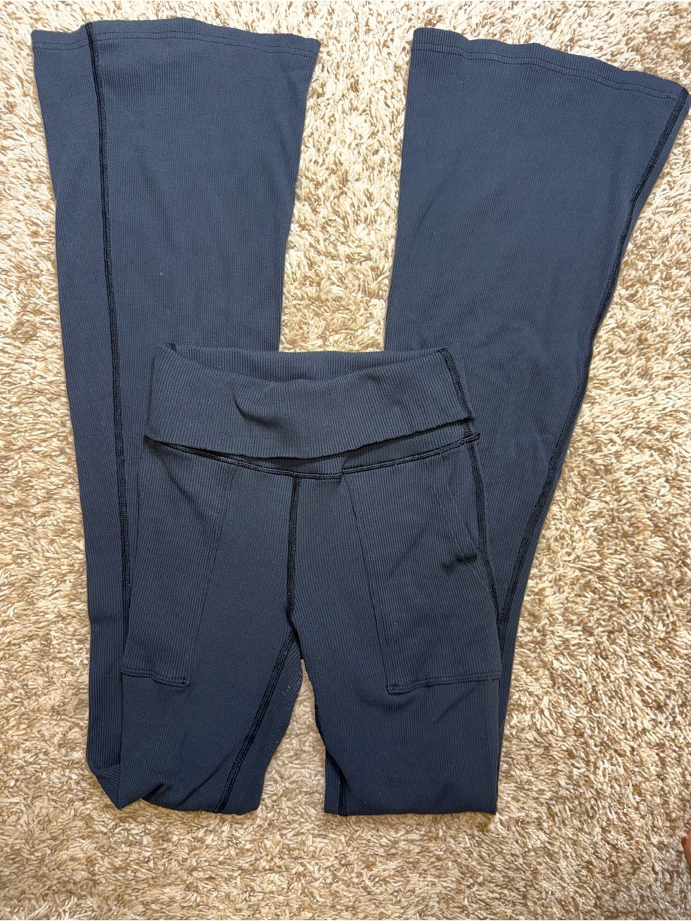 OFFLINE by Aerie- foldover black flair leggings size-small
